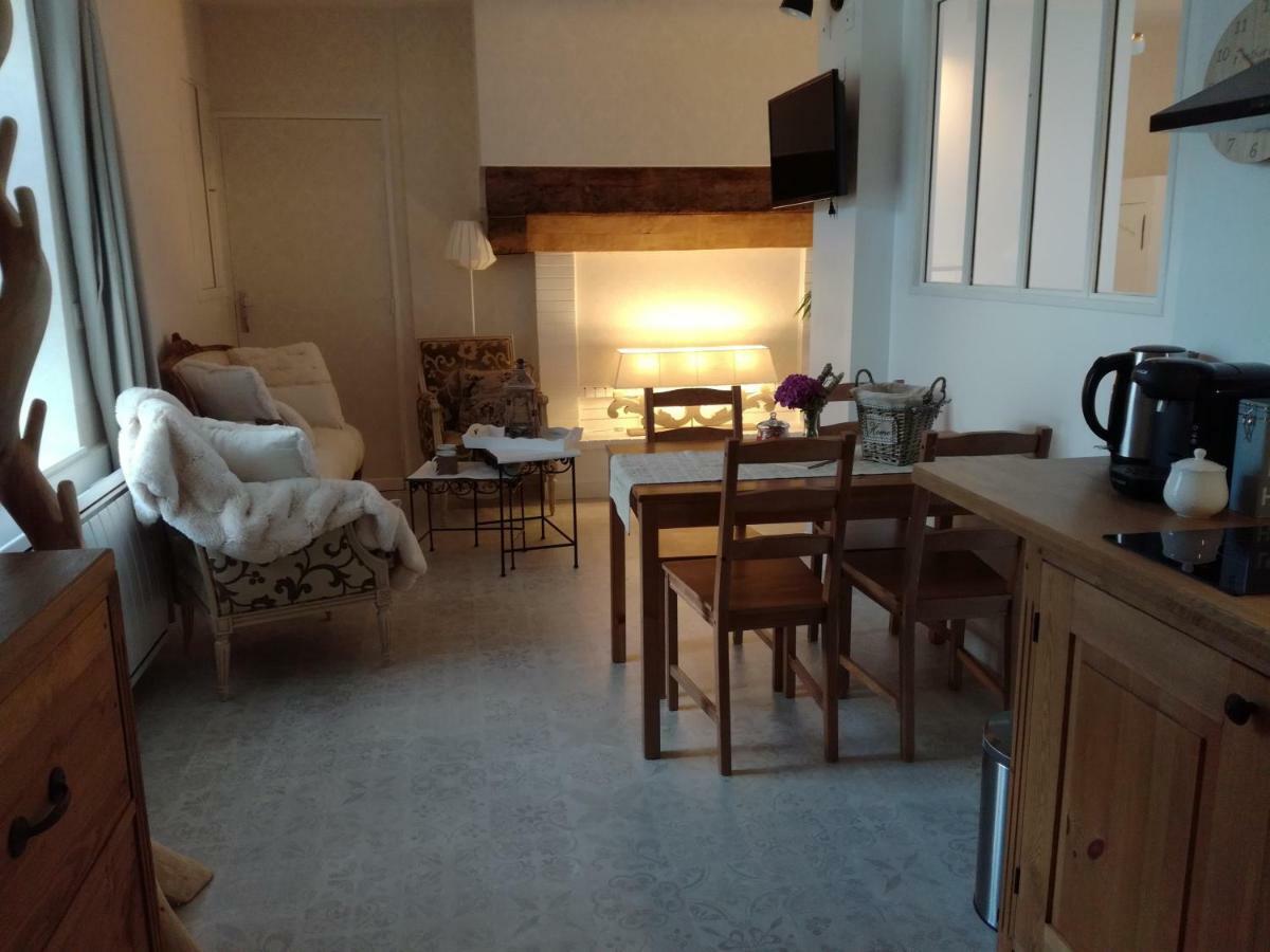 Manoir De La Guignardiere - Charme Et Douceur Chavagne Exteriör bild